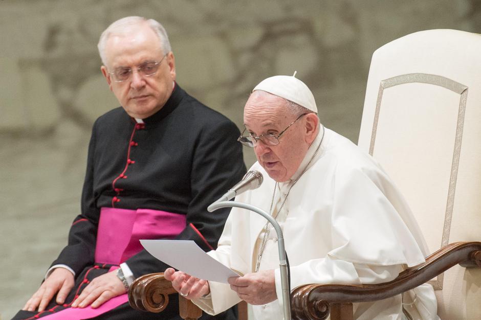 Papa Franjo na audijenciji u Vatikanu rekao kako se djeca ne smiju izjednačavati s kućnim ljubimcima