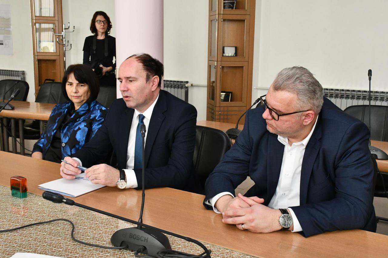 Slavonski Brod: Potpisani ugovori o sufinanciranju programa usavršavanja menadžera