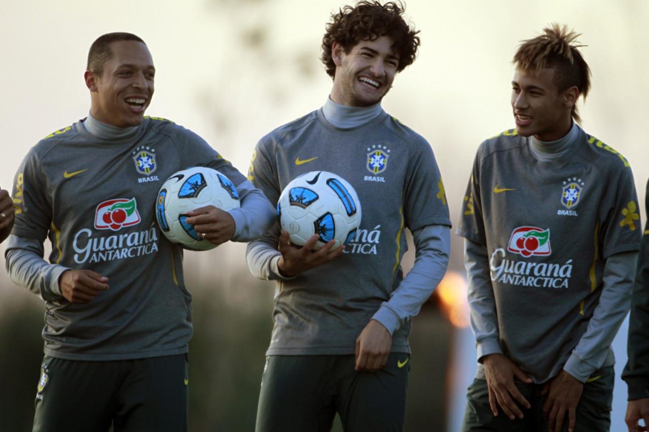 'Brazil\'s Adriano (L), Alexandre Pato and Neymar attend a training session in Los Cardales, June 29, 2011, ahead of the Copa America soccer tournament.   REUTERS/Paulo Whitaker (ARGENTINA - Tags: SPO