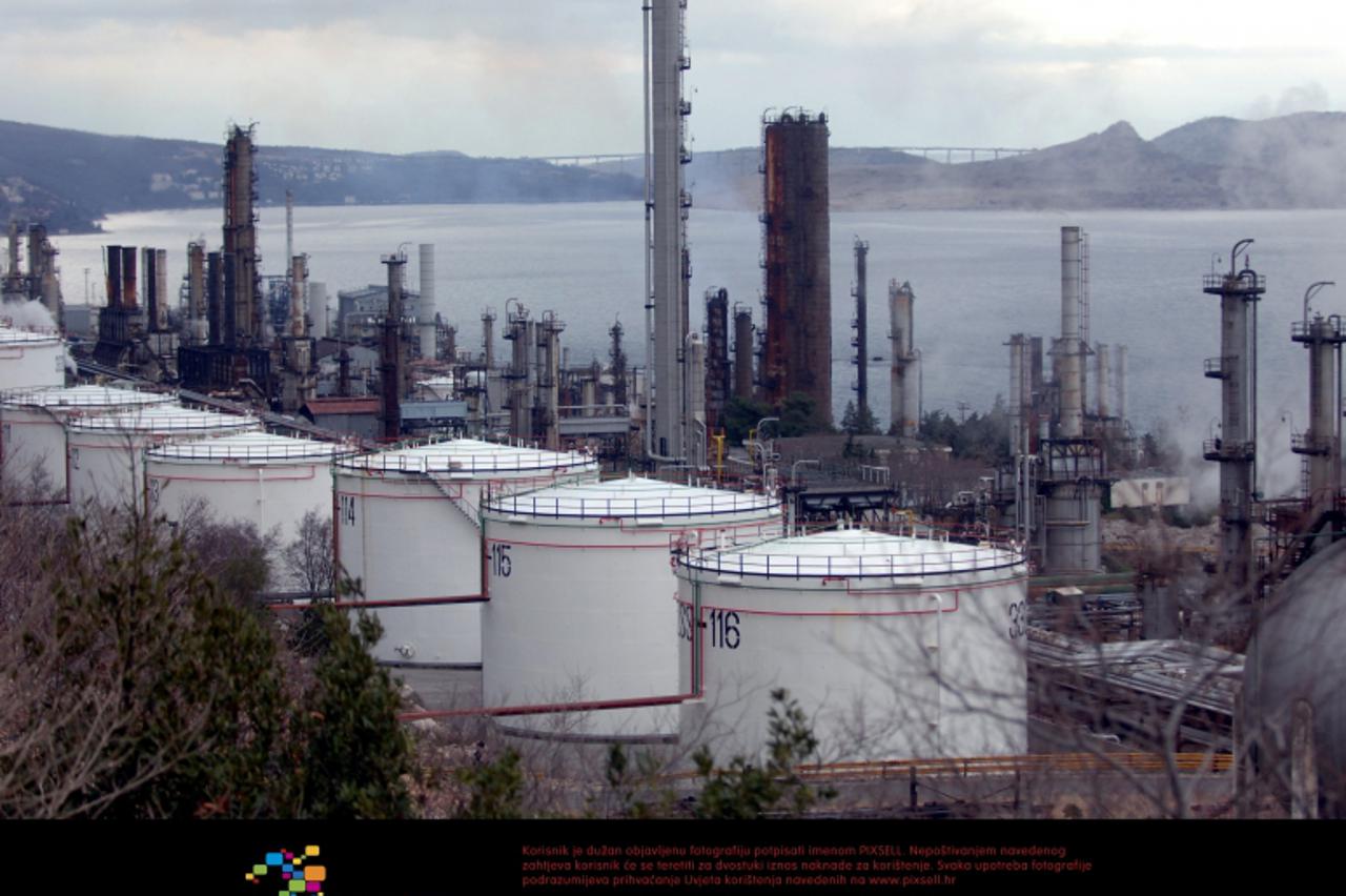 '04.02.2010., Rijeka - Inina rafinerija nafte u Urinju u kojoj je izbio pozar.  Photo: Goran Kovacic/PIXSELL'