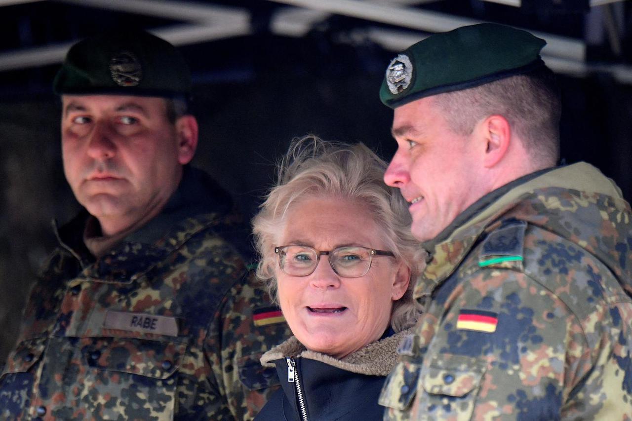 German defence minister visits Marder companies for NATO joint force