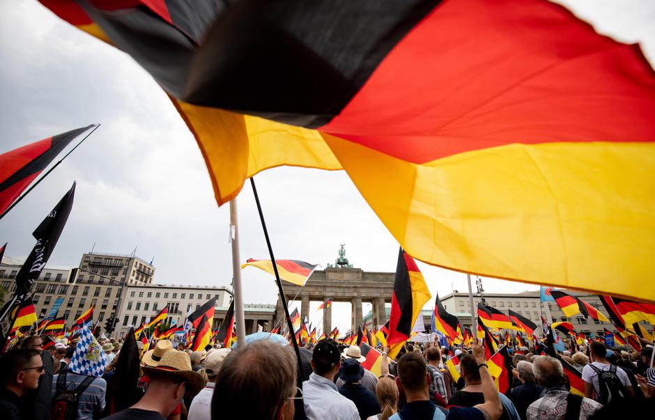Berlin: Prosvjedi pristaša najveće oporbene stranke AfD protiv vlade Angele Merkel