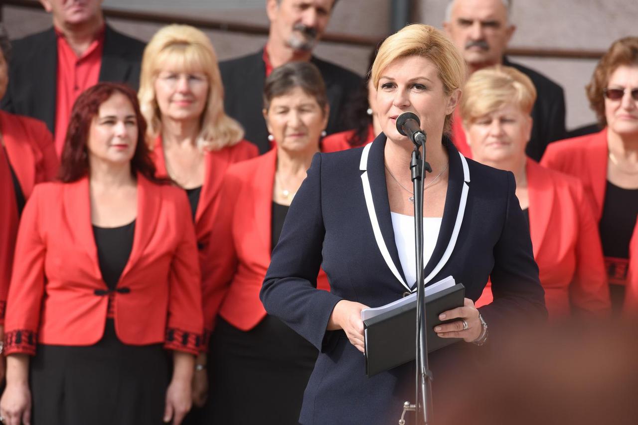 Predsjednica Kolinda Grabar-Kitarović otvorila privremeni Ured predsjednice u Gospiću