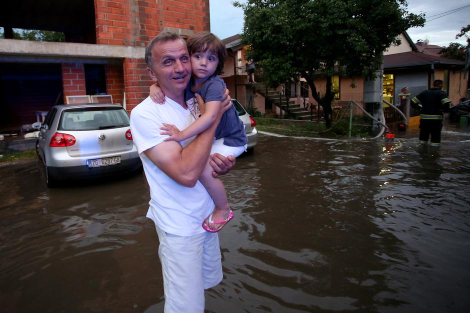 Poplava u Horvatovoj ulici u naseulju Sveta Klara u Zagrebu