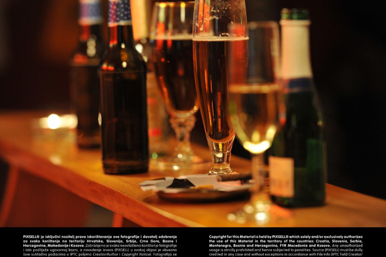 alkohol, piće, šank, piva, vino, pijanstvo, izlazak, party, provod (1)