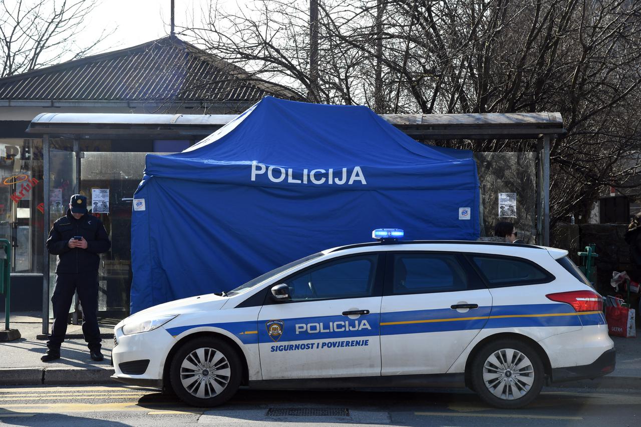 Policijski očevid na autobusnoj stanici u Sesvetama gdje je pronađeno tijelo muškarca