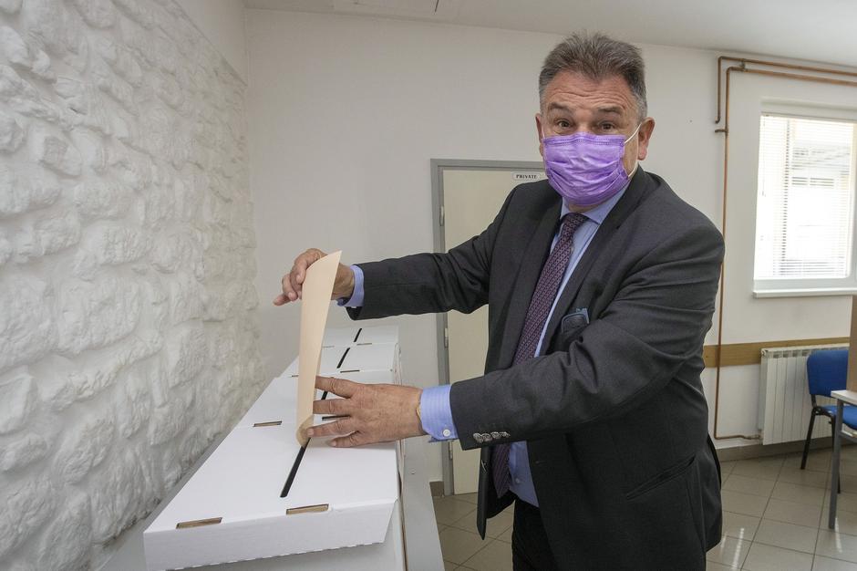 Varaždin: Župan Radimir Čačić glasovao na lokalnim izborima