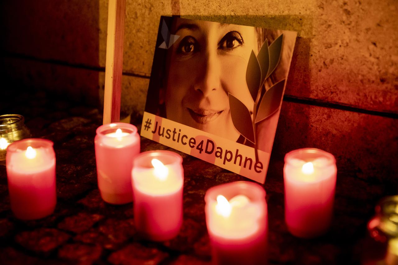 Berlin: Sje?anje na ubijenu novinarku Daphne Caruanu Galiziu ispred malteške ambasade