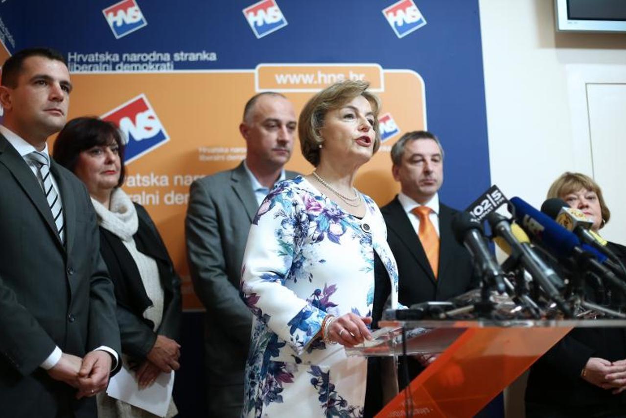 Vesna Pusić u pratnji HNS-ovaca o unutarstranačkim izborima 