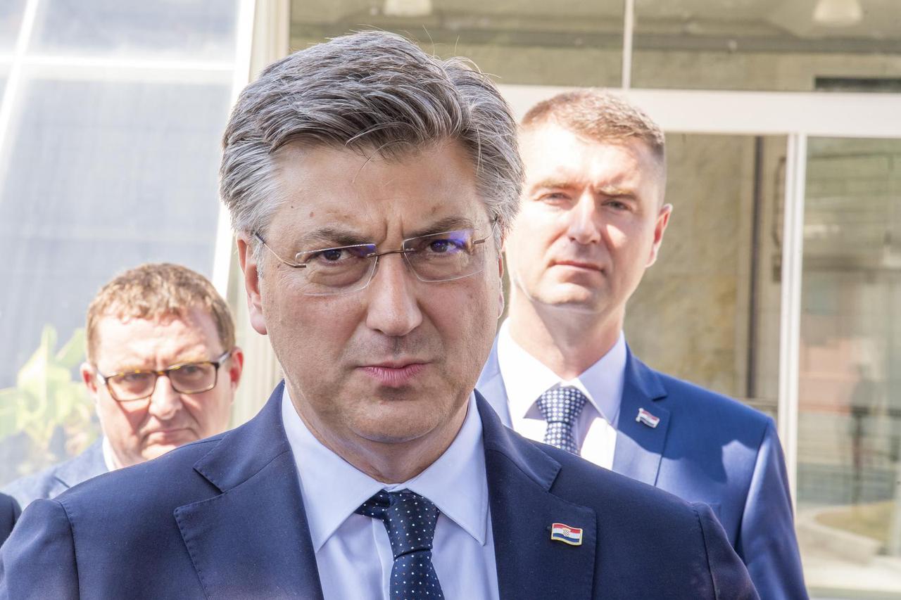 Premijer Plenković u društvu gradonačelnika Buzeta Damira Kajina obišao je  Istarski vodovod