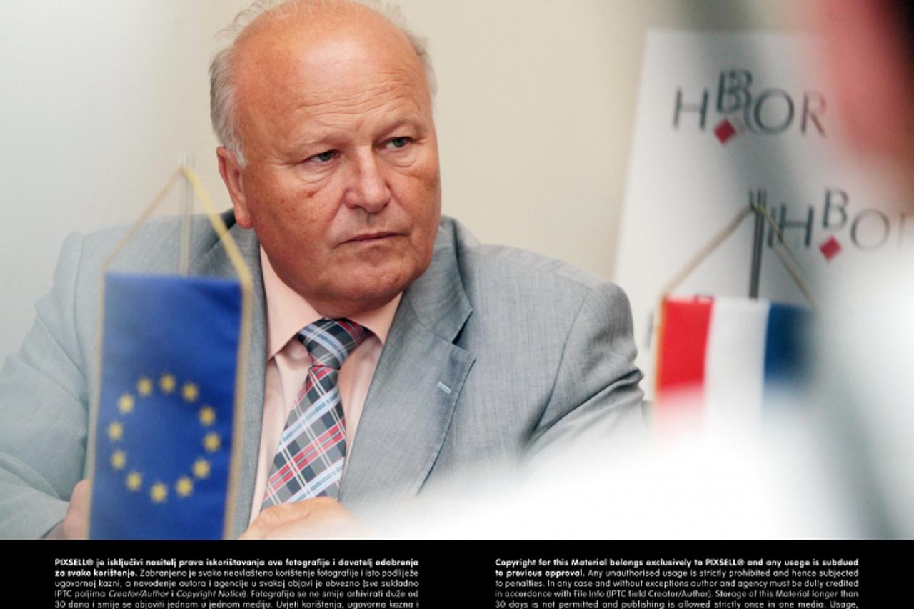 '08.07.2013., Zagreb - Potpisivanje Okvirnog ugovora o kreditu izmedju HBOR-a i Razvojne banke vijeca Europe. Slavko Linic.  Photo: Zarko Basic/PIXSELL'