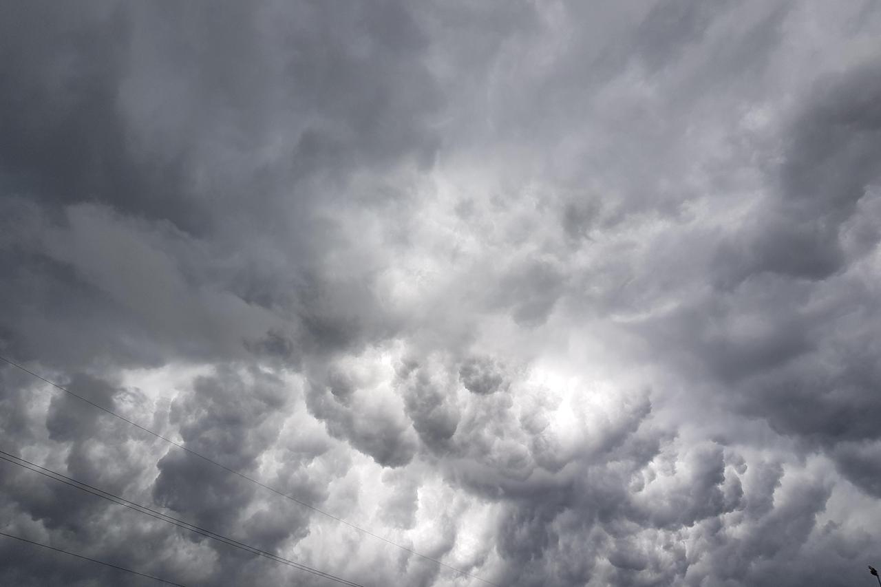 Zagreb: Olovni niski oblaci neposredno prije kiše
