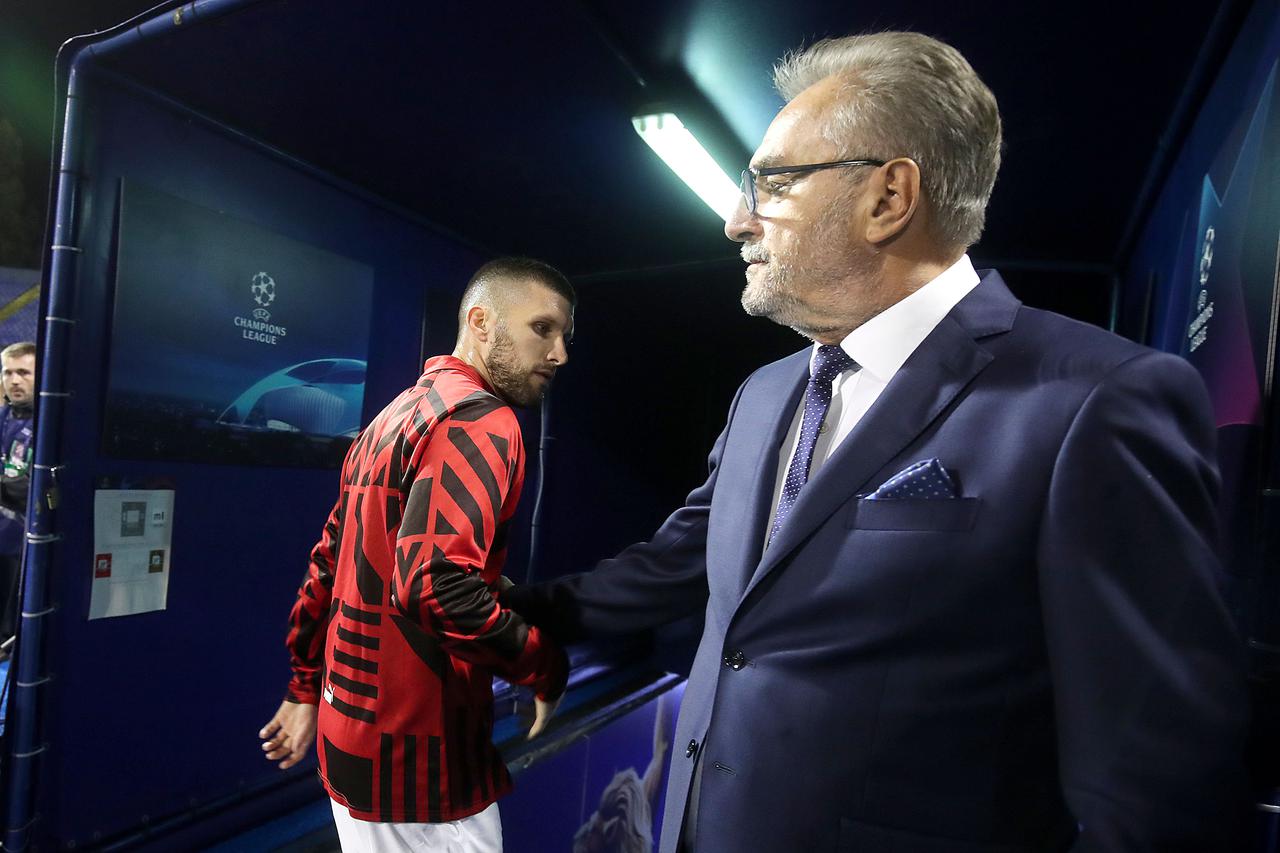 Zagrijavanje nogometaša Dinama i Milana uoči početka utakmice