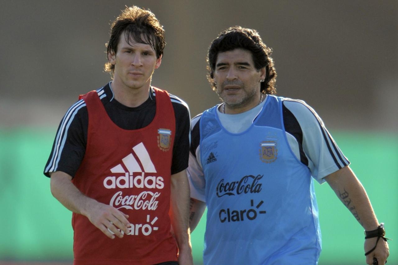 'Argentina\'s football team coach Diego Maradona speaks with forward Lionel Messi (L) during a training session in Ezeiza, Buenos Aires on March 24, 2009. Argentina will meet Venezuela next March 28 f