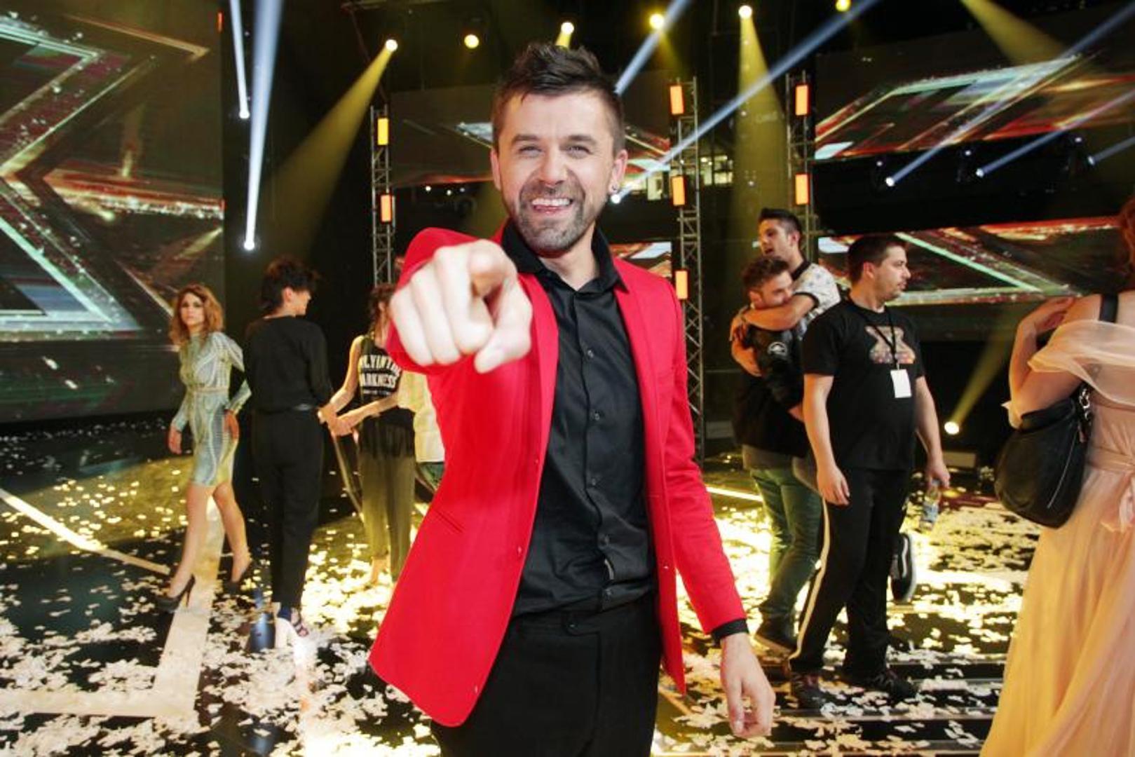 Karijeru pop-rock glazbenika Amel Ćurić započeo je 2003. godine nakon pobjede u prvom bosanskohercegovačkom reality showu OBN Music Talentsa. Dvanaest godina kasnije pobijedio je u regionalnom glazbenom showu X Factor Adria, i to mu je poguralo glazbenu karijeru. Izdao je pjesme “Neizdrživo”, “Mijenjam ovaj grad”, “Te zime” i druge te stekao brojne obožavatelje. 