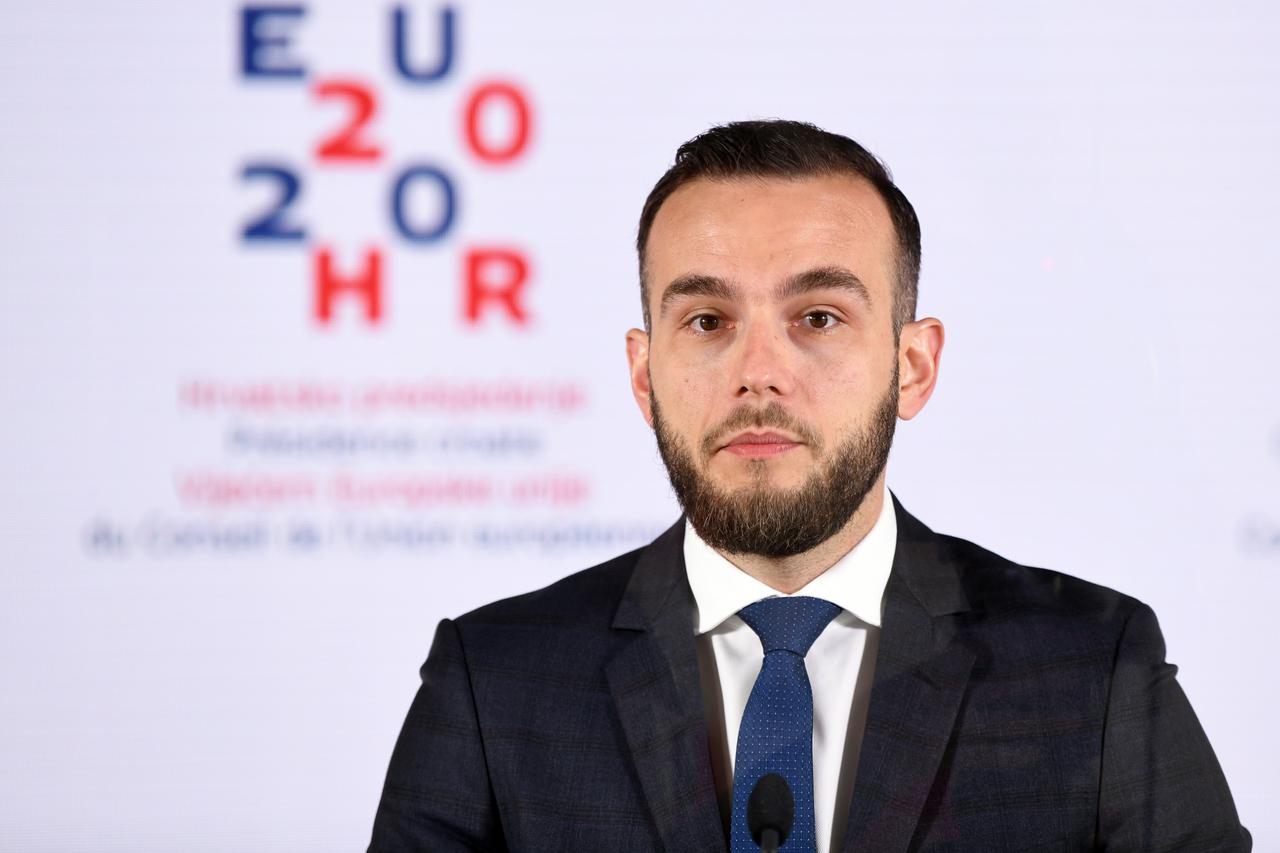Zagreb: Ministrica Bedeković i ministar Aladrović obratili se medijima prije videokonferencije u NSK