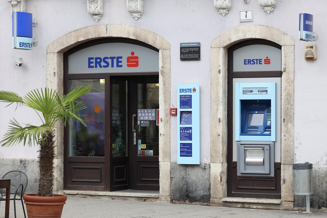 Erste banka i bankomat u Samoboru
