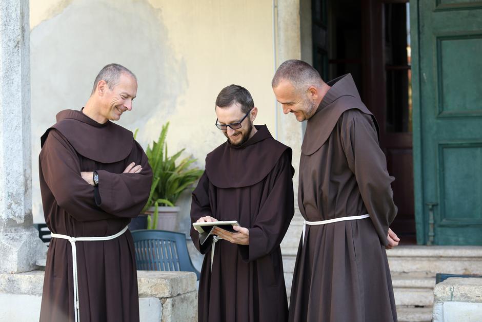 Fratri Franjevačkog samostana u Pazinu,  e-fratri