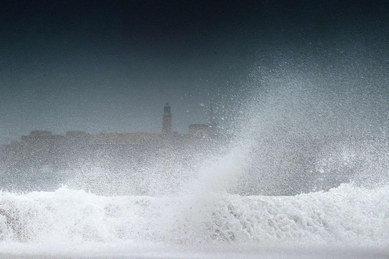 'TOPSHOTS  Waves batter Havana\'s seafront on August 26, 2012, following the passage of tropical storm Isaac. With winds reaching 50 miles (85 kilometers) per hour, the storm brought heavy rain and ch