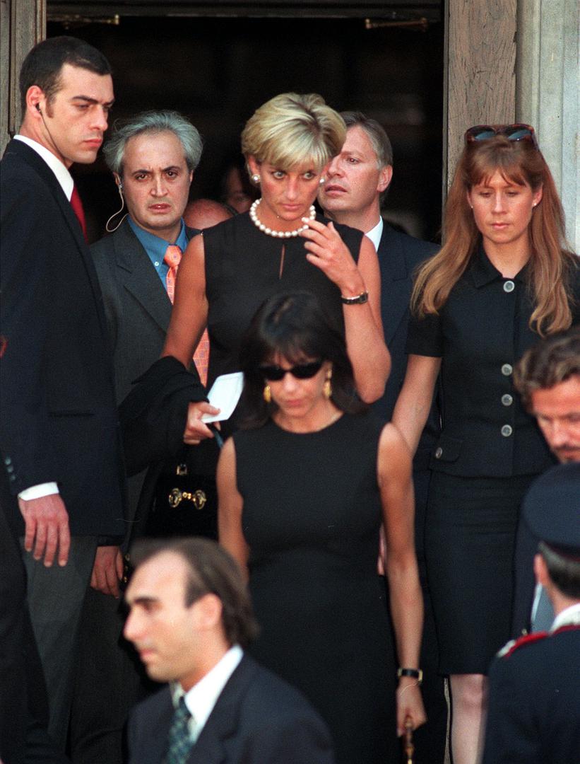 Diana je imala brojne celebrity prijatelje, od Eltona Johna, George Michaela, Tilde Swinton, Lize Minelli...Bila je velika obožavateljica ABBE i zato je princ William
na svom vjenčanju tražio da se sviraju hitovi ABBE.