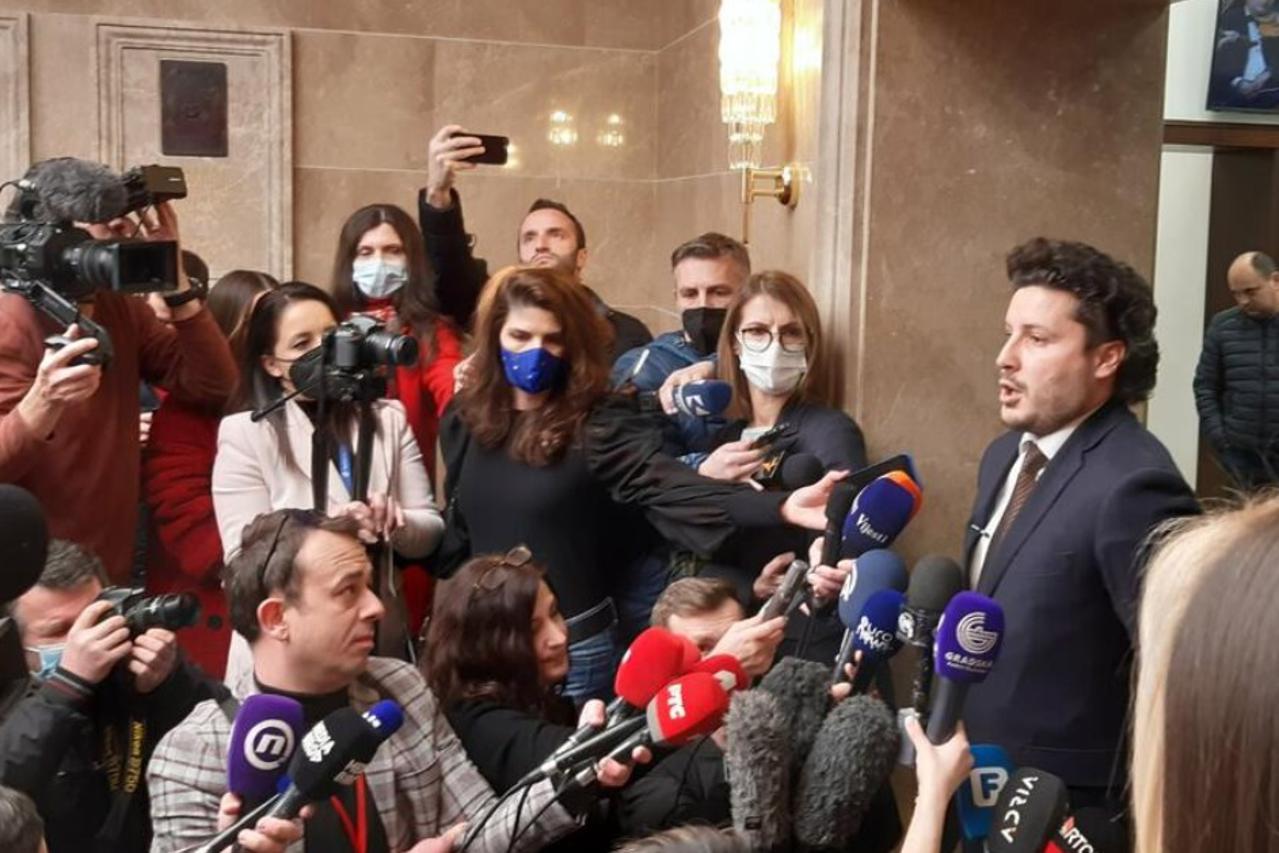 Dritan Abazović pred novinarima