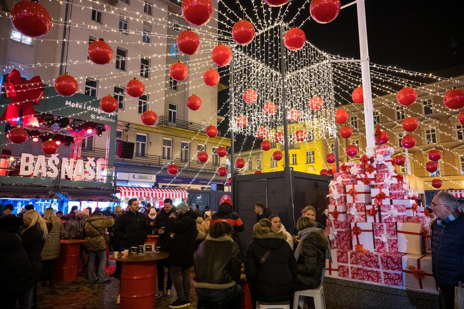Zagreb: Baš Naš Advent i EU Advent na Trgu bana Jelačica i Europskom trgu