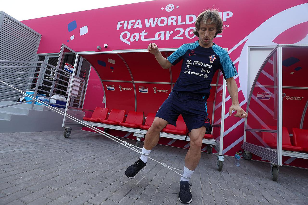 Doha: Luka Modrić prije treninga odradio je samostalno zagrijavanje i vježbe