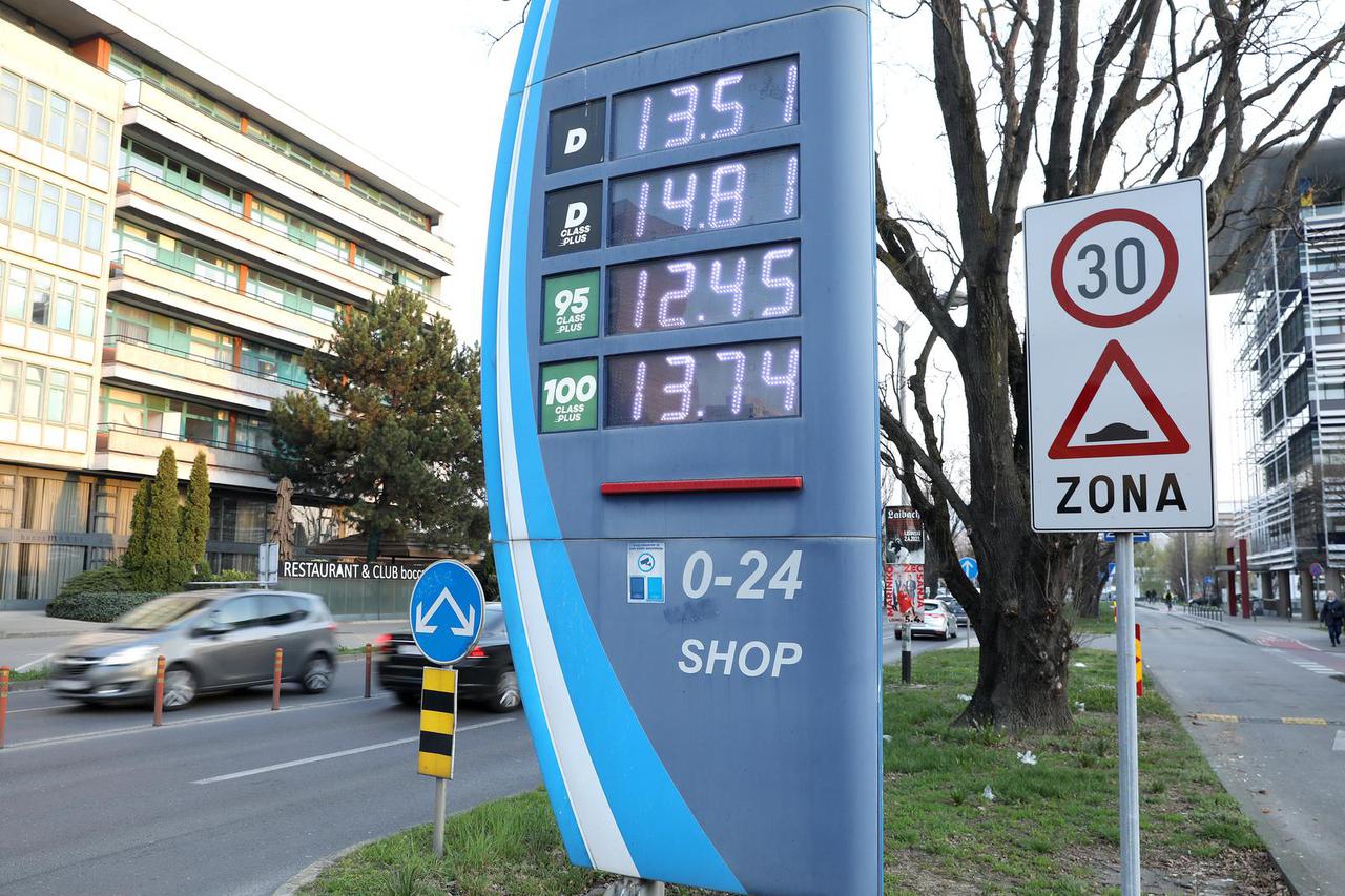 Od ponoći su na benzinskim postajama ponovno nove cijene goriva 