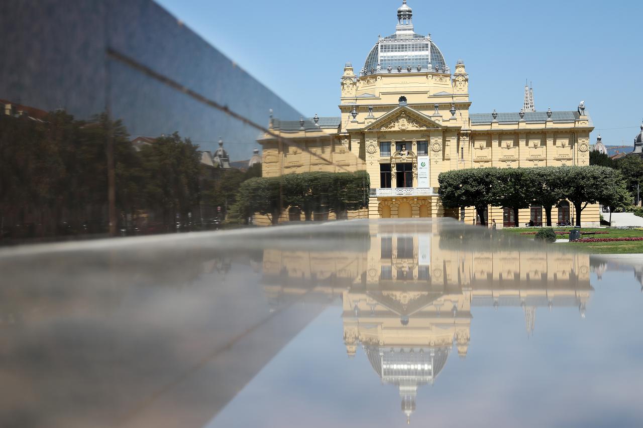 Zagreb: Umjetnički paviljon na Trgu kralja Tomislava