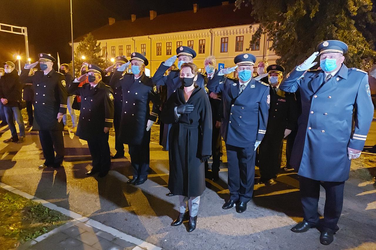97 svijeća za 97 policajaca stradlih u obrani Vukovara