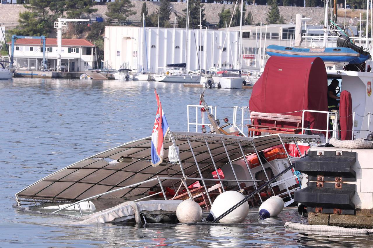 Split: Turistički brod udario u Zapadnu obalu i potonuo, nema ozlijeđenih