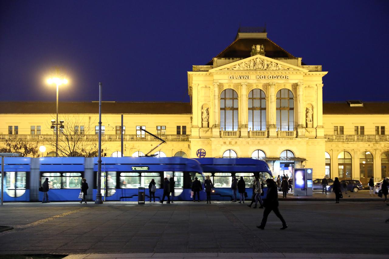 Zagreb: "Plavi sat" na Trgu kralja Tomislava
