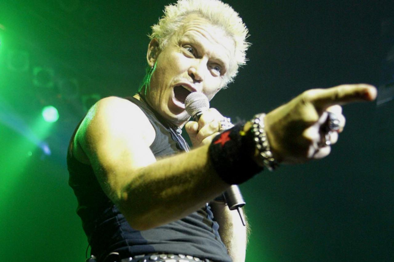 'Billy Idol, Sept. 15, 2003 at the NorVa in Norfolk.    Photog is Scott Kirkland. NOT one-time use'