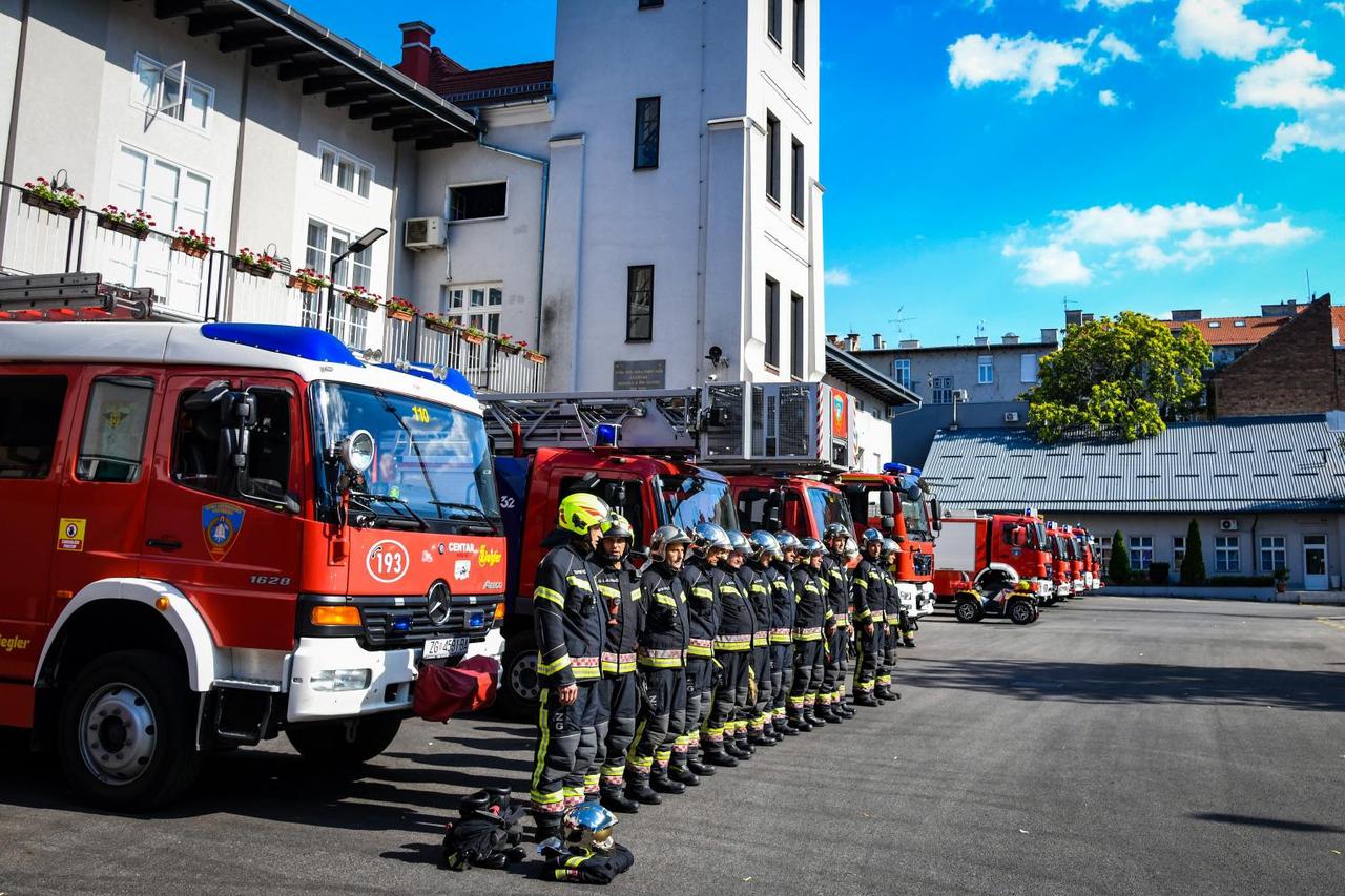 Vatrogasci širom Hrvatske odali počast stradalom kolegi