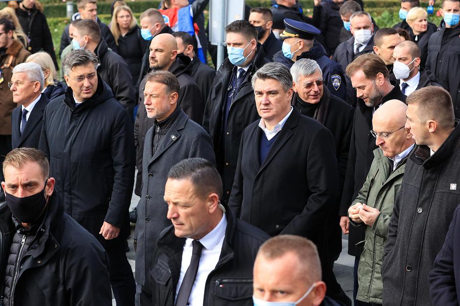 Zoran Milanović, Andrej Plenković i  Gordan Jandroković zajedno u Koloni sjećanja za Vukovar  