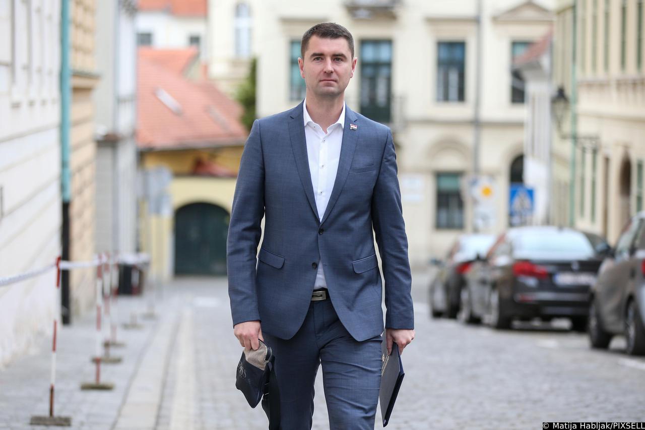 Zagreb: Dolazak sudionika na sastanak Parlamentarne većine u Banske dvore