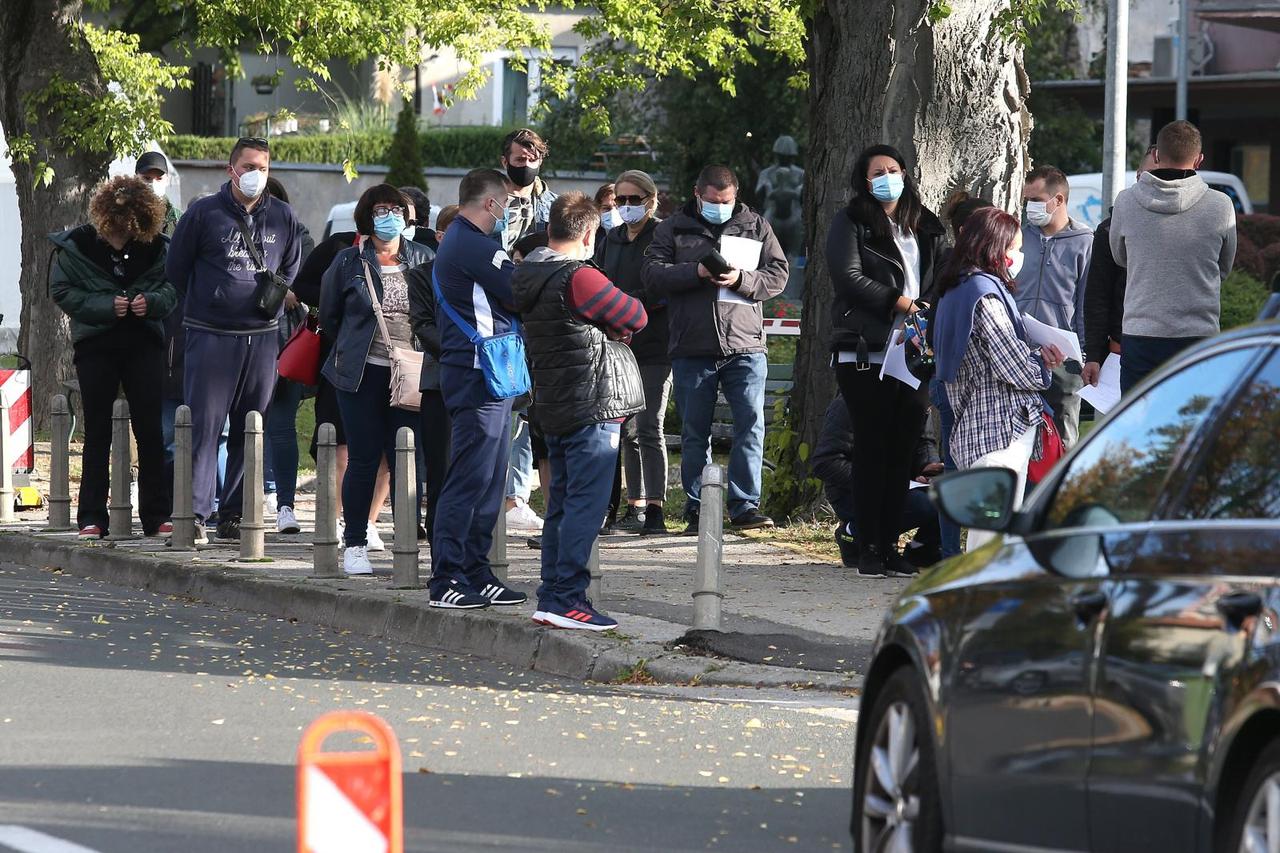 Zagreb: Kolona automobila zbog povećanog broja testiranja osoba na koronavirus