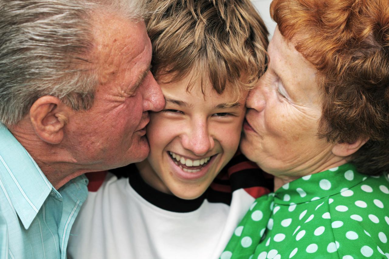 Poljubac deda i baka