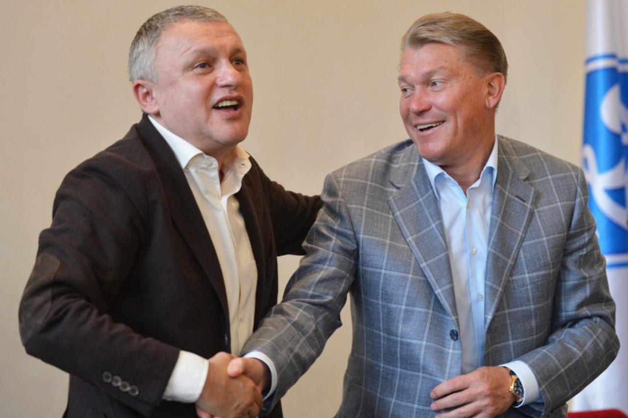 'FC Dynamo Kiev president Igor Surkis (L) and the newly appointed head coach of the club and coach of the Ukrainian National football team, Oleg Blokhin, shake hands on September 26, 2012 during Blokh