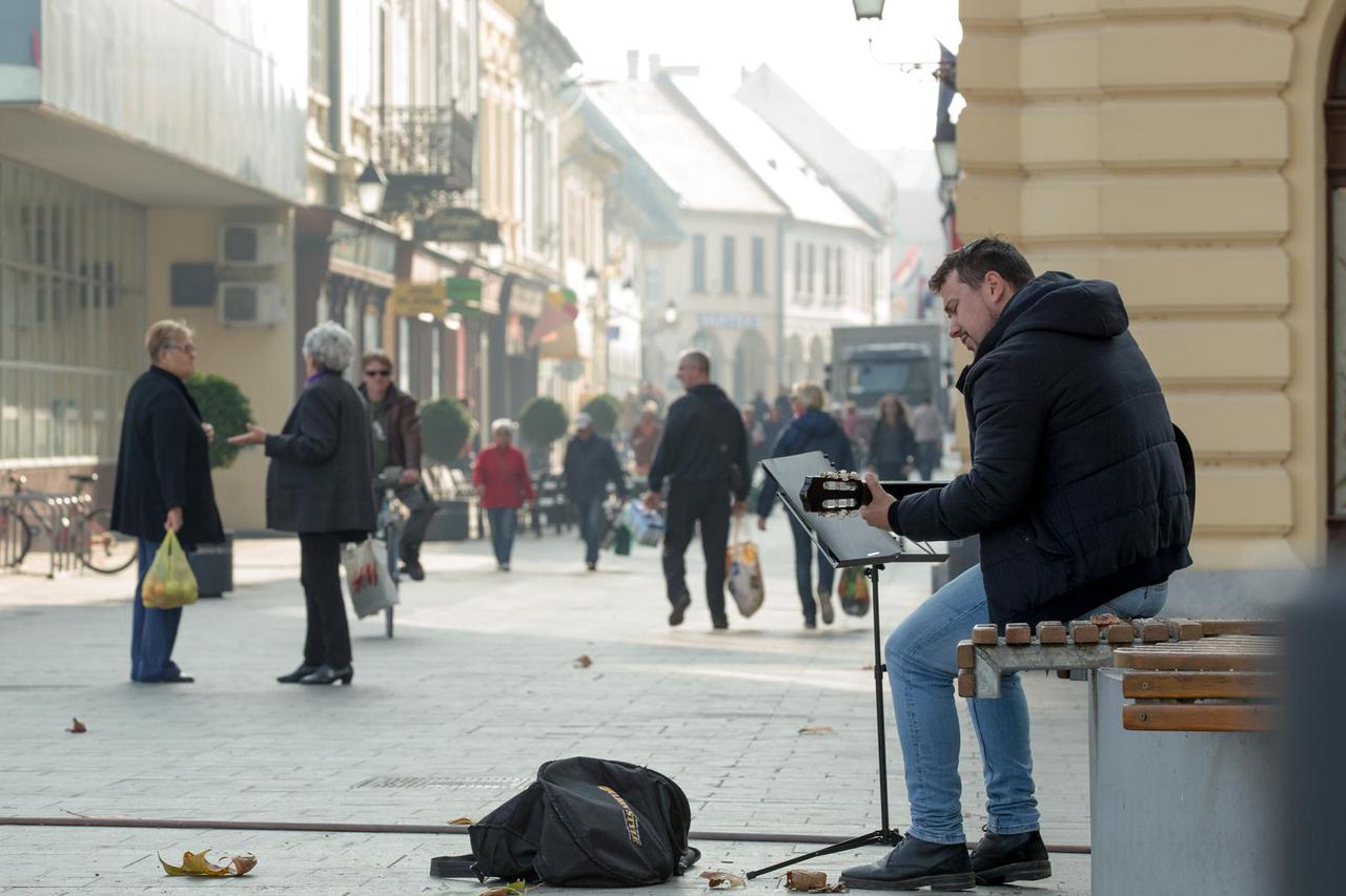 Vukovar: Građani uživaju u sunčanoj suboti