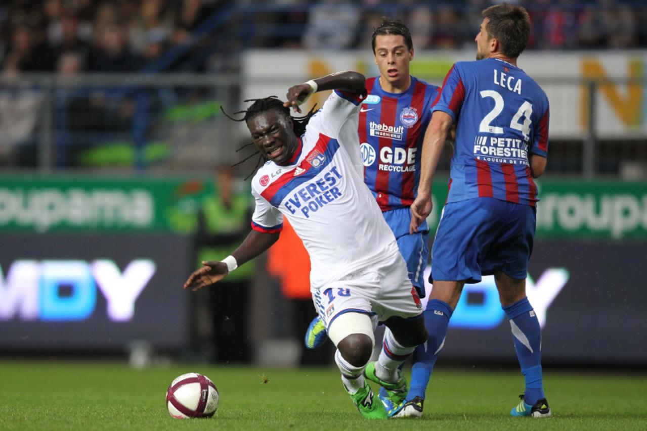 \'Lyon\'s French midfielder Bafetimbi Gomis (L) fights for the ball with Caen French defender Gregory Leca (R) during the L1 French football match Caen vs Lyon, on September 21, 2011 at the Michel d\'
