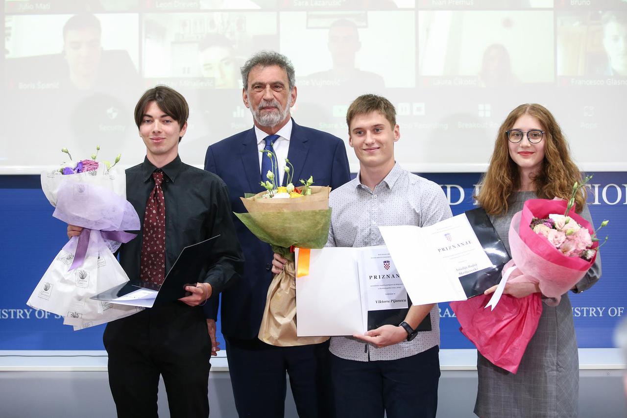 Zagreb: U Ministarstvu znanosti i obrazovanja dodijeljene su nagrade najboljim maturantima