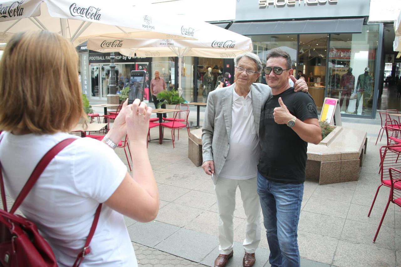 Zagreb: Miroslav Blažević prošetao gradom i fotografirao se s fanovima