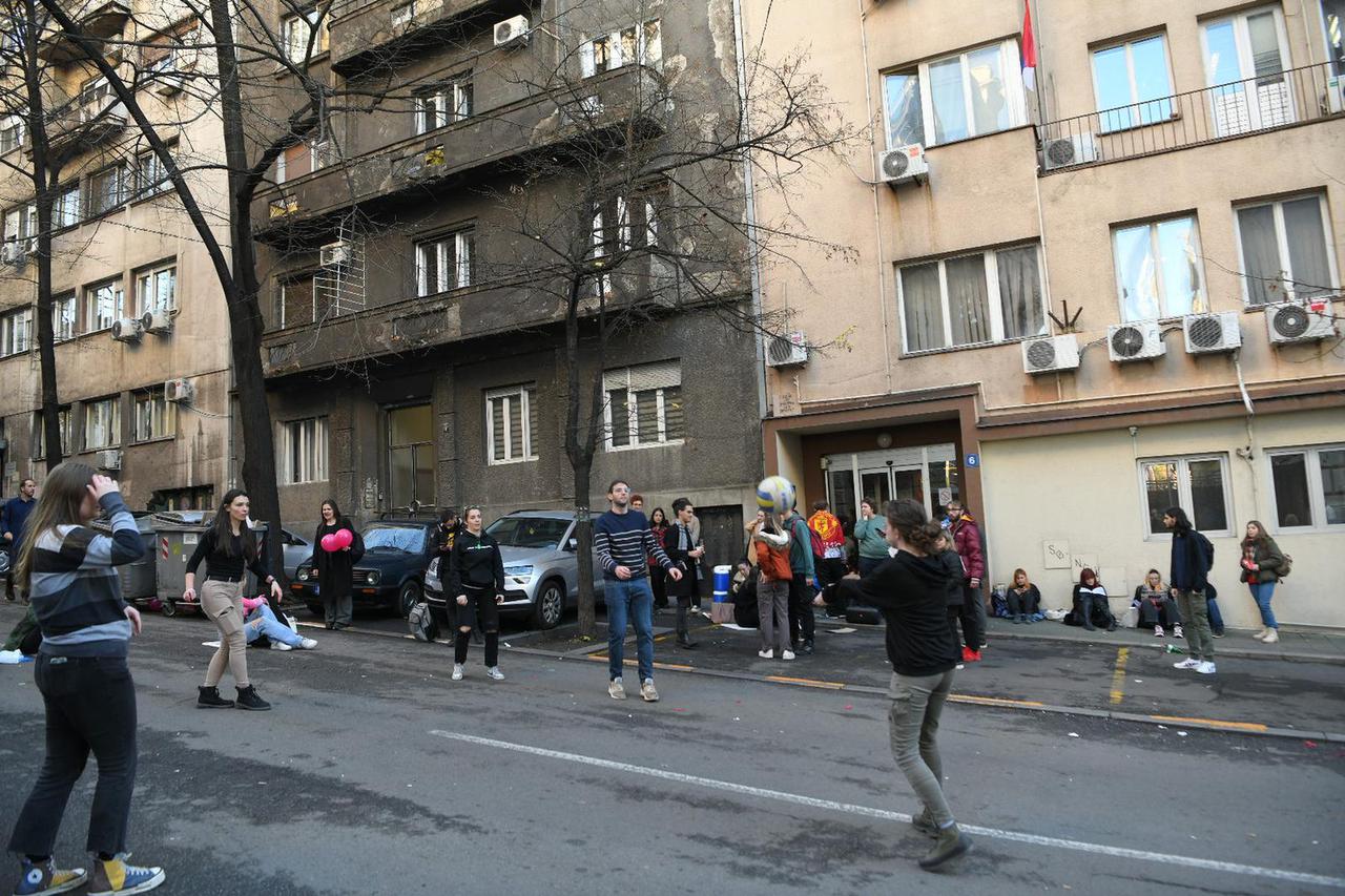 Beograd: Okupljanje studenata ispred Ministarstva državne uprave zbog izborne krađe