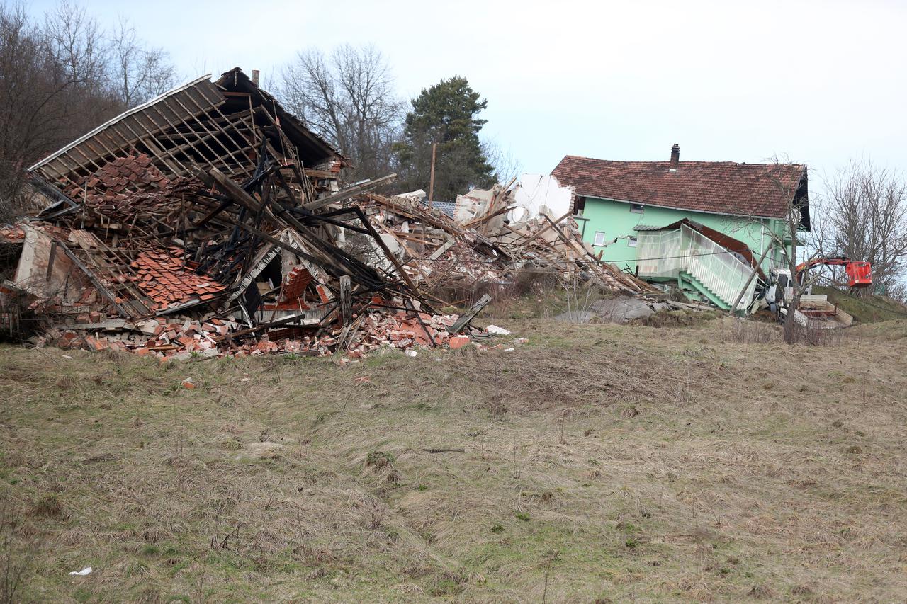 Hrvatska Kostajnica - kuće uništene