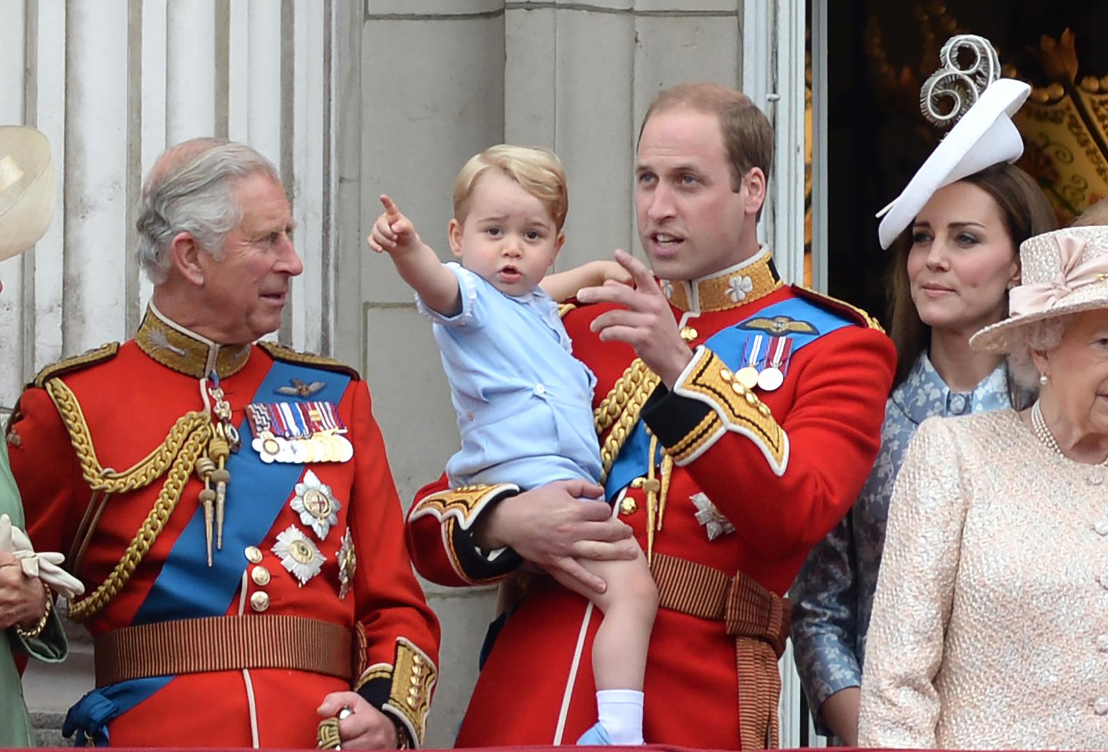 S roditeljima i djedom, princom Charlesom