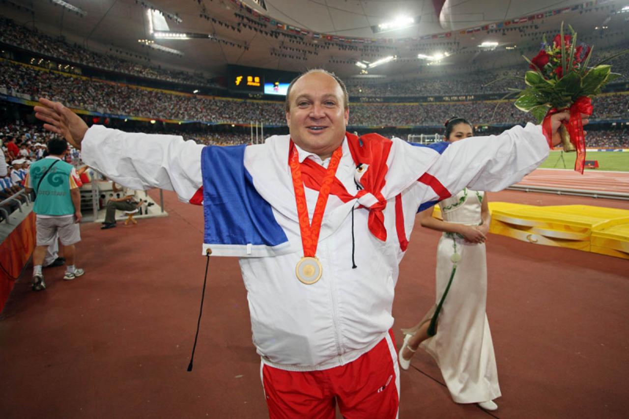 'Peking, 10.09.2008 - Hrvatski paraolimpijac Darko Kralj osvojio je zlatnu paraolimpijsku medalju u bacanju kugle u kategoriji F42 na Paraolimpijskim igrama u Pekingu. Darko Kralj (37), koji ima natko
