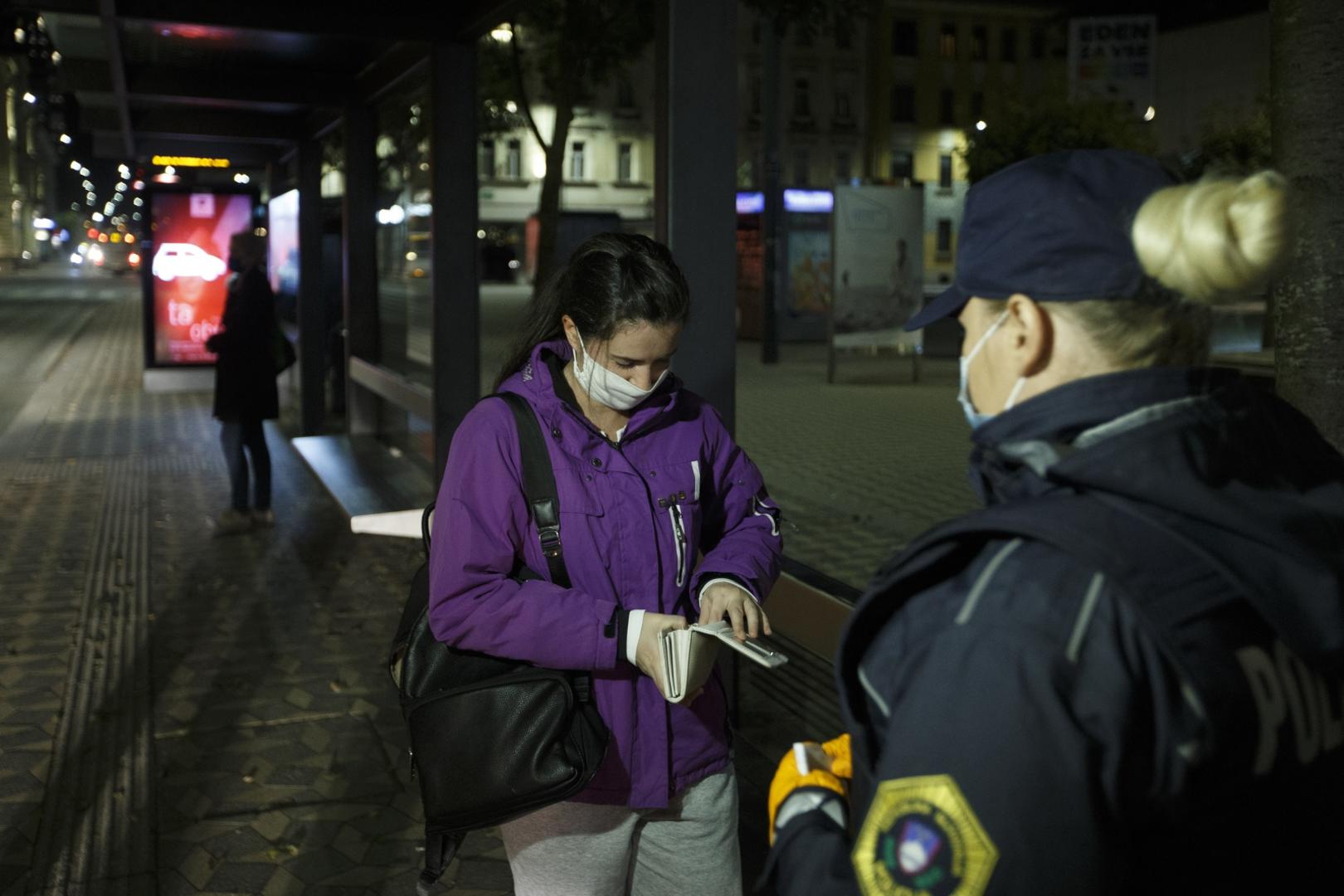 SLOVENIA-LJUBLJANA-COVID-19-CURFEW (201021) -- LJUBLJANA, Oct. 21, 2020 (Xinhua) -- Police officer checks the documents of a woman in Ljubljana, Slovenija, Oct. 20, 2020. Slovenia registered its record daily number of COVID-19 cases -- 1,504, bringing the total number of coronavirus cases to 15,983 in the country, according to official figures released on Wednesday.
   The new surge came as a series of new restrictions have come into effect, including a curfew between 9 p.m. and 6 a.m. as of Tuesday, the ban on movement among statistical regions, the ban on gatherings of more than six people. (Photo by Zeljko Stevanic/Xinhua) Zeljko Stevanic  Photo: XINHUA/PIXSELL