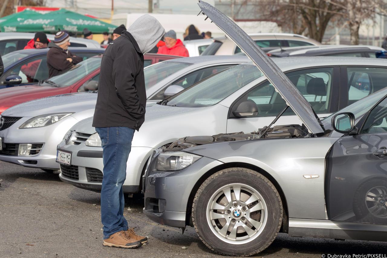 Osijek: Nedjeljni sajam automobila