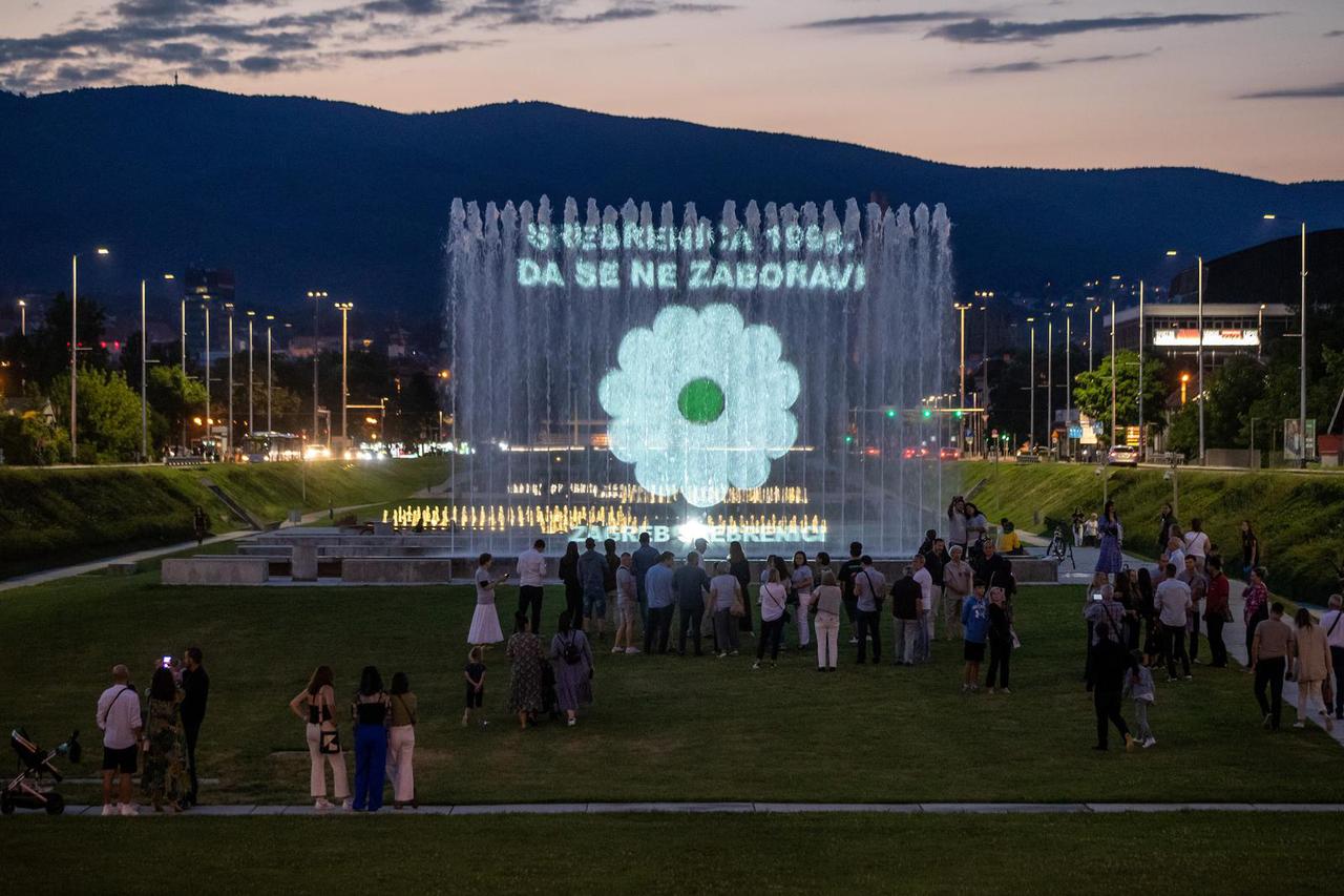 Zagrebačke fontane osvjetljene povodom 27. godišnjice genocida u Srebrenici
